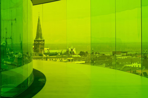Радужная панорама. Разноцветная галерея на крыше одного датского музея